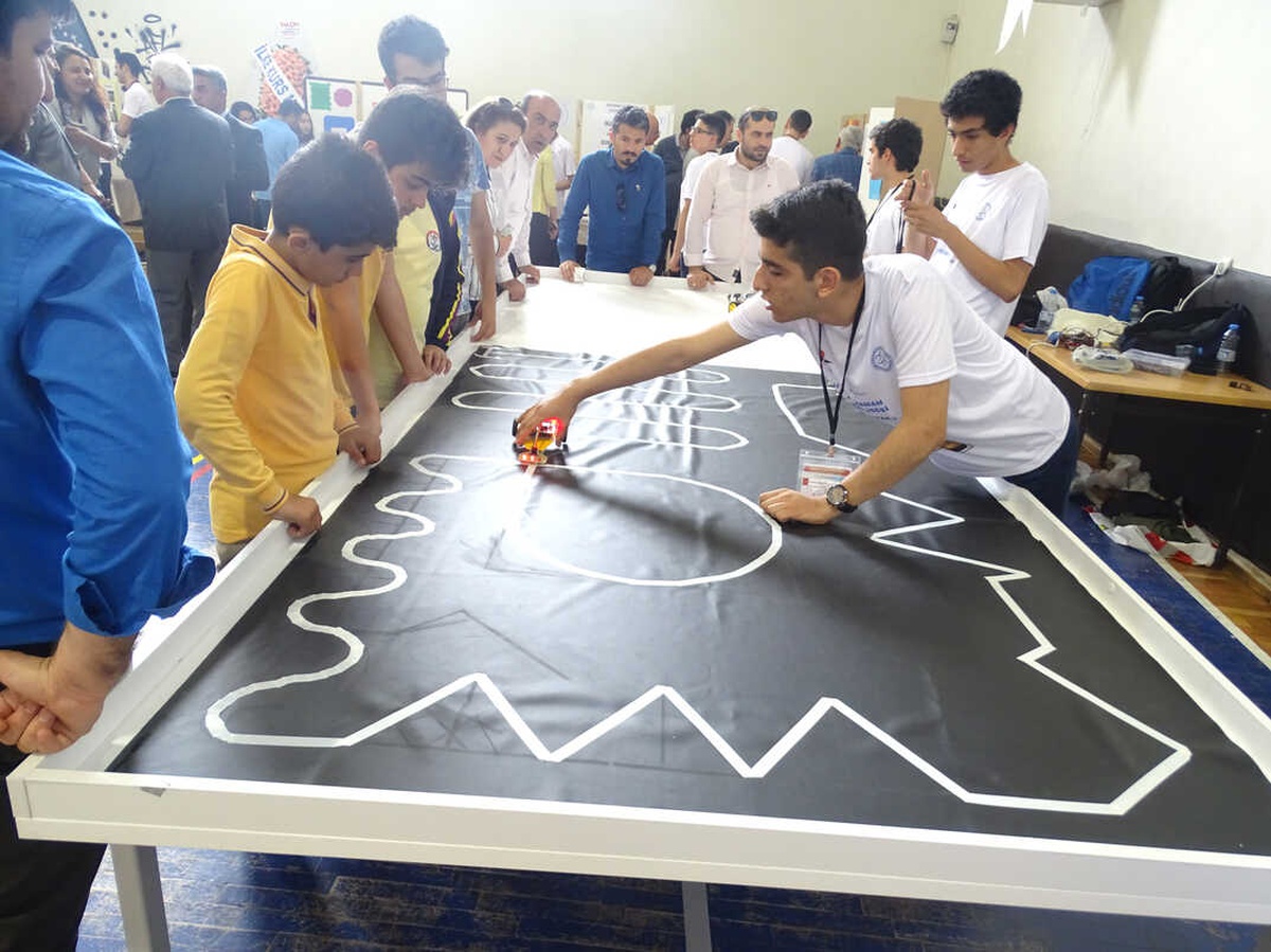 Adıyaman Fen Lisesi Tübitak Bilim Fuarına Yoğun İlgi!