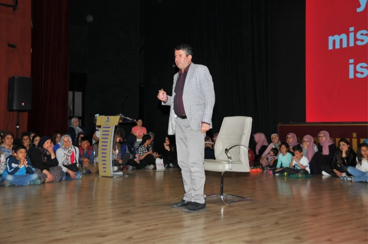 Akşehir\'de Eğitimci - Yazar Alişan Kapaklıkaya Konferans Verdi