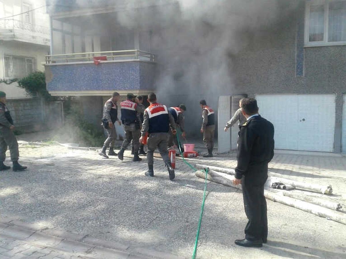 Akşehir\'de Yangına Jandarma Müdahalesi