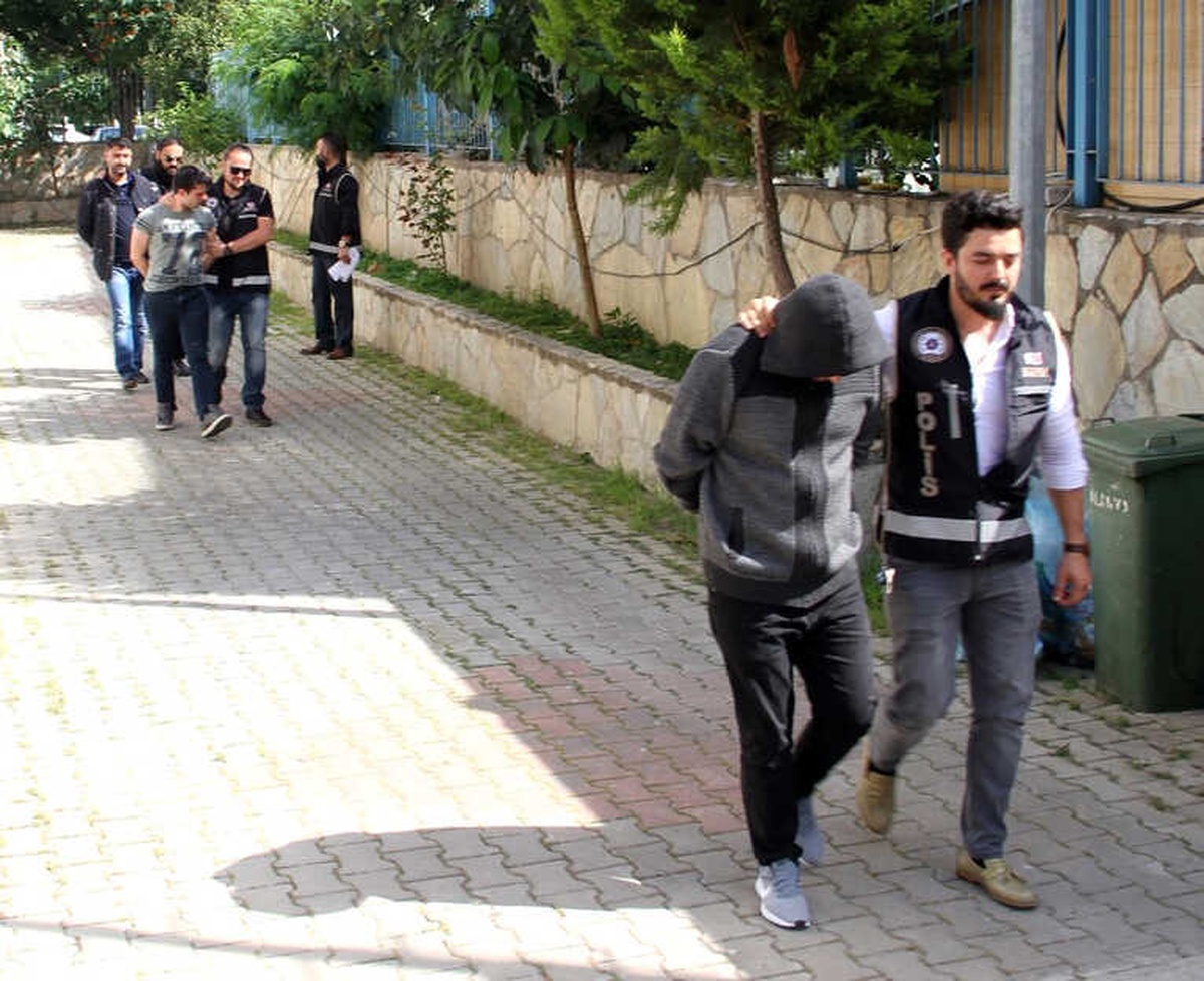 Alanya\'da Gözaltına Alınan Suç Örgütü Şüphelileri Adliyede