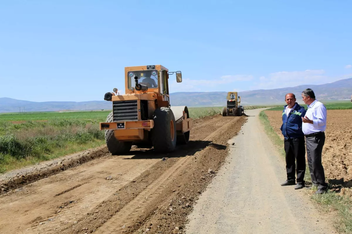 Alpu\'yu Tepebaşı\'na Bağlayan Yola Büyükşehir\'den Bakım