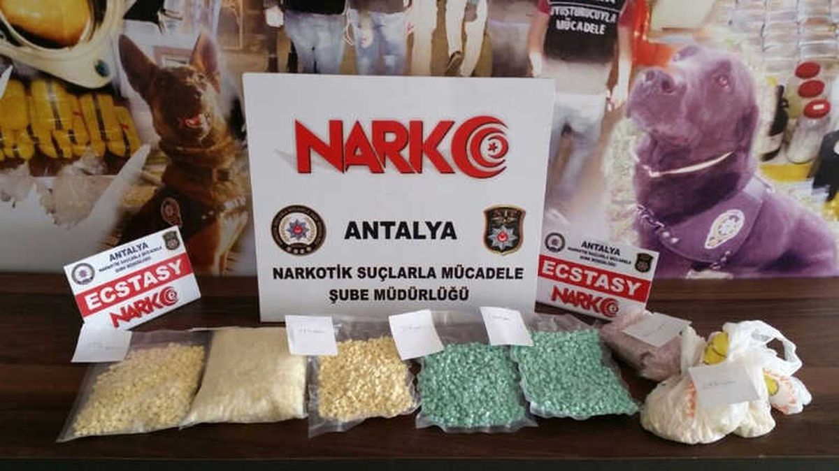 Antalya\'da 4 Ayrı Uyuşturucu Operasyonuna 10 Tutuklama