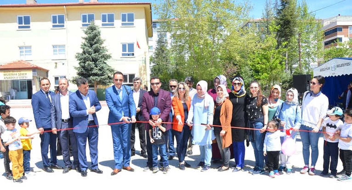 Başkan Bakıcı ve Eşi Kermese Katıldı