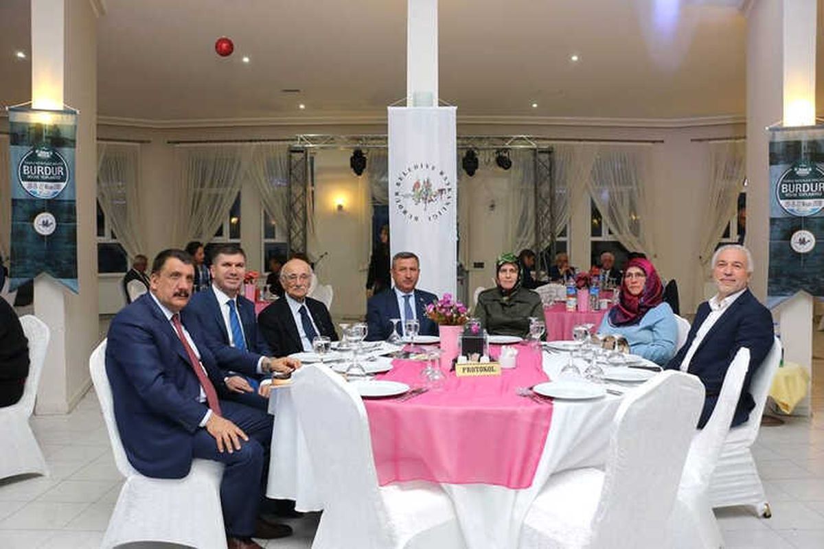 Başkan Saraçoğlu, Burdur\'da Düzenlenen Tarihi Kentler Birliği Toplantısı\'na Katıldı