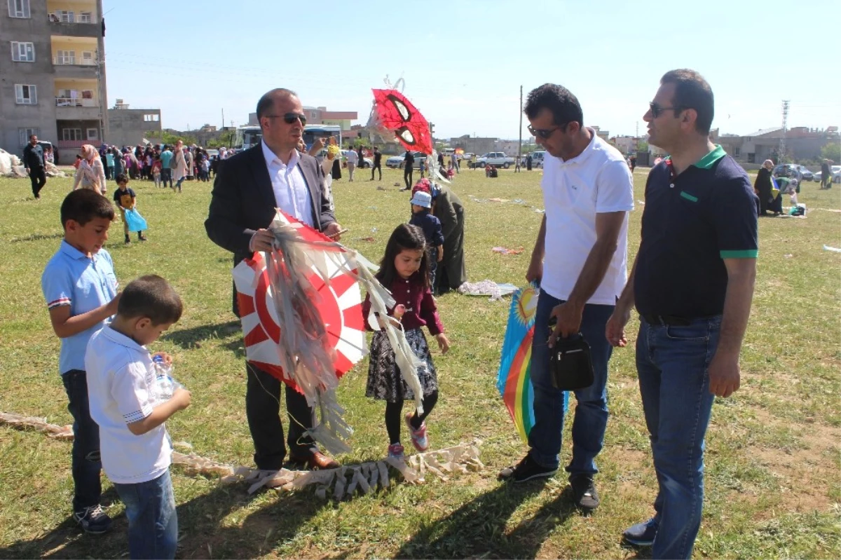 Büyükler Geleneksel Uçurtma Şenliğine Yarıştı