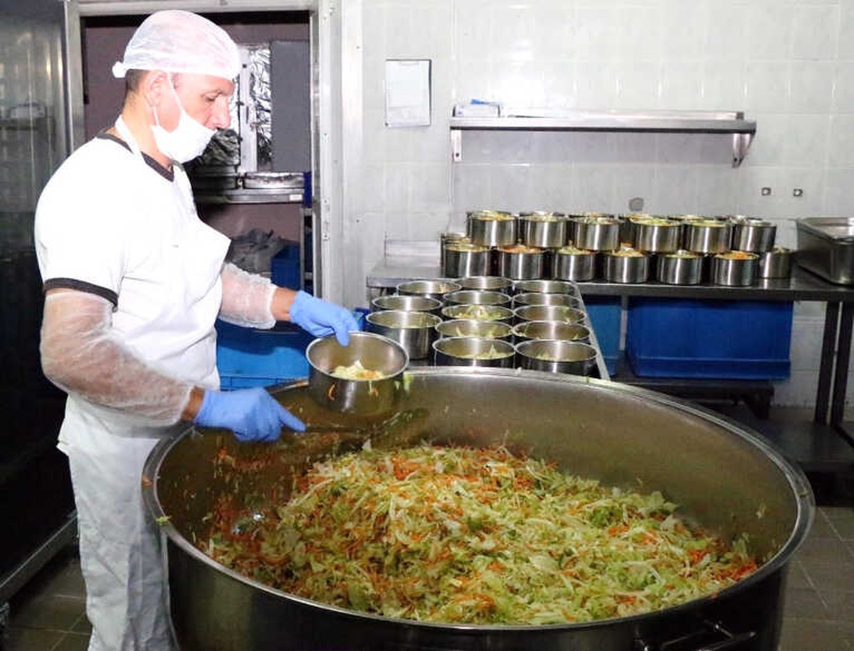 Büyükşehir\'den Her Gün 2 Bin 600 Kişiye Üç Öğün Yemek