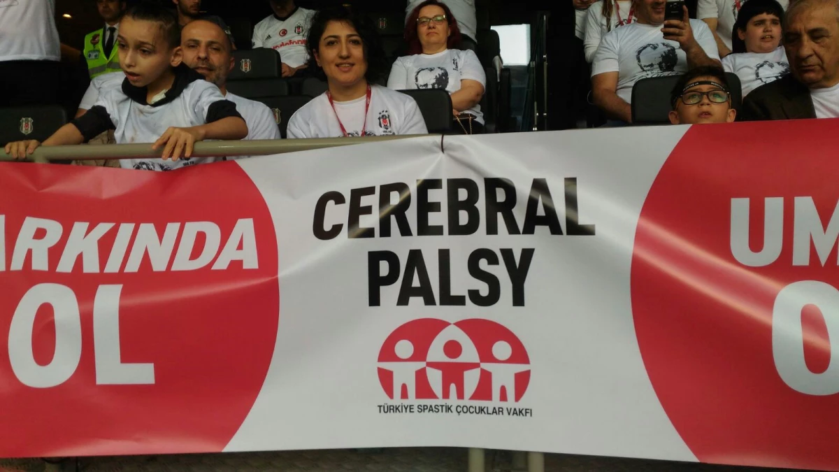 Cerebral Palsy\'li Çocuklar Stadda Bayram Coşkusu Yaşadı.