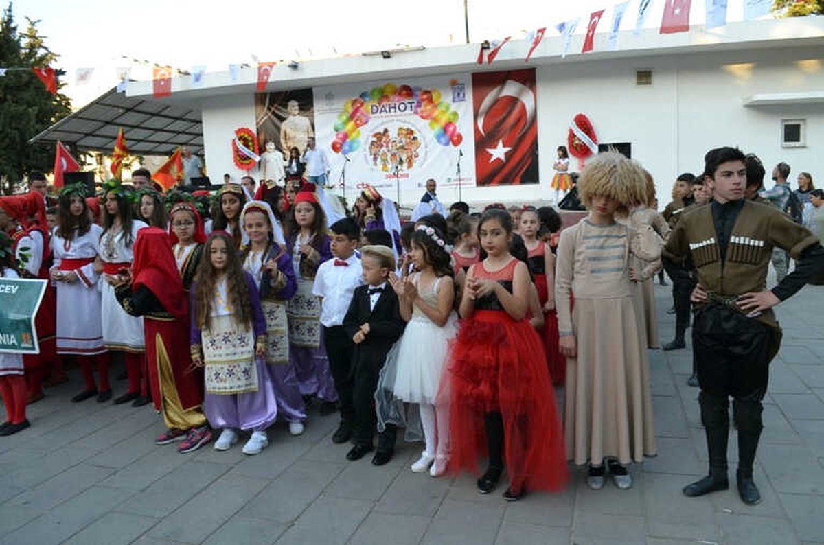 Didim\'de Halk Oyunları Festivali Büyük İlgi Gördü
