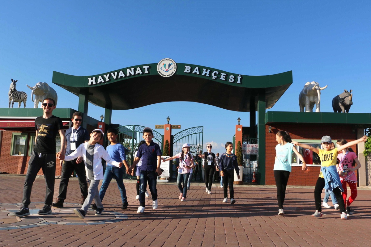 Dünya Çocukları Sazova Bilim Kültür Ve Sanat Parkı\'na Hayran Kaldı