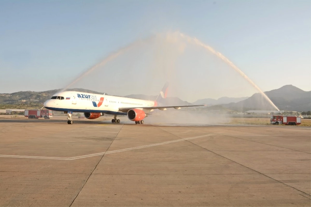 Gazipaşa Havalimanı İlk Boeing B757\'yi Karşıladı