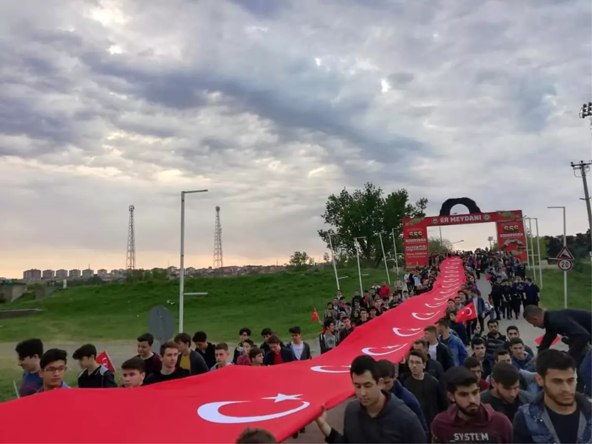 Gençler 57. Alay Vefa Yürüyüşü\'ne Katıldı