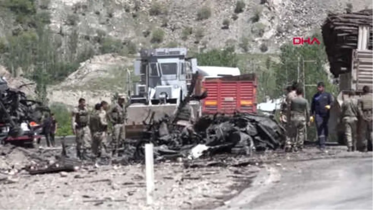 Hakkari Mühimmat Taşıyan Tır\'da Önce Yangın Sonra Patlama; Ölen ya da Yaralanan Yok