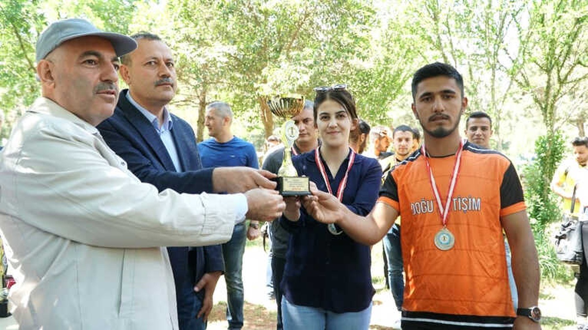 Hrü\'de Düzenlenen Geleneksel Futbol Turnuvası Sona Erdi