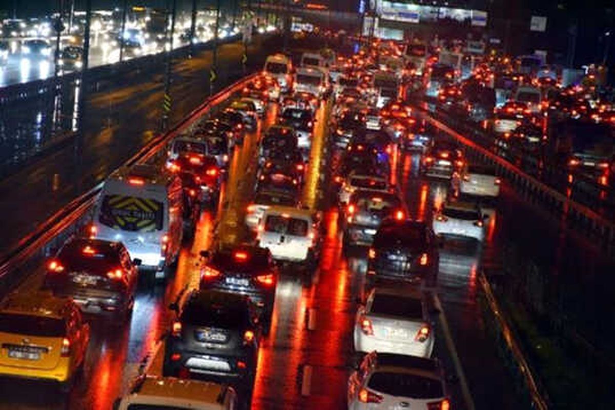 İstanbul Trafiği Hayatın 3.5 Yılını Çalıyor