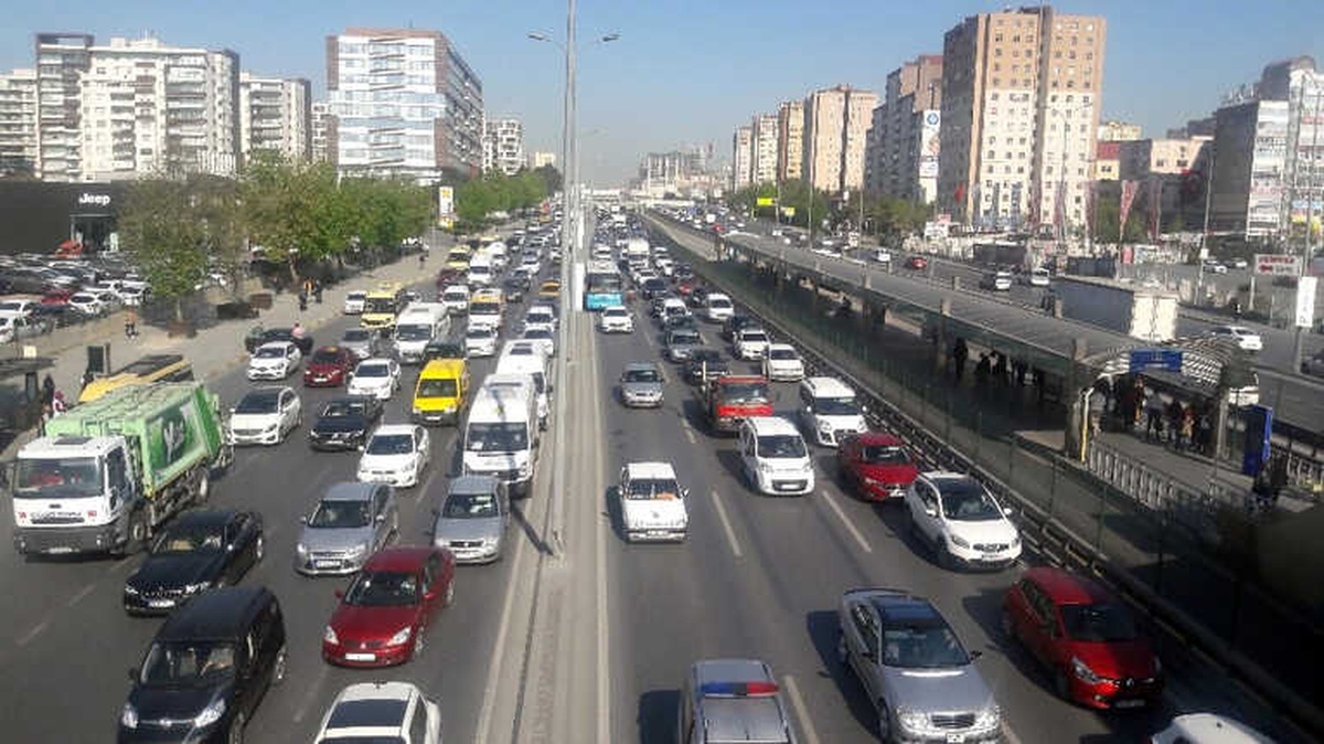 İstanbullular Hayatlarının Ortalama 3,5 Yılını Trafikte Geçiriyor