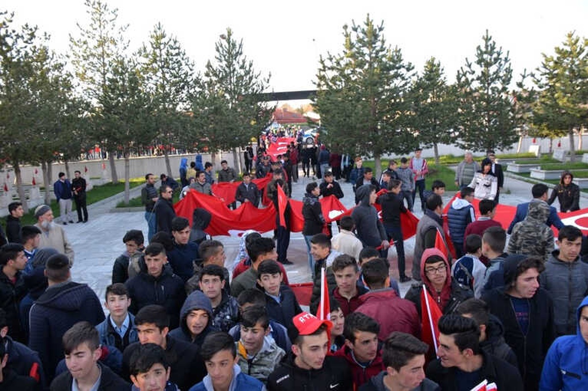 Kars\'ta 57. Alay Vefa Yürüyüşü Yapıldı