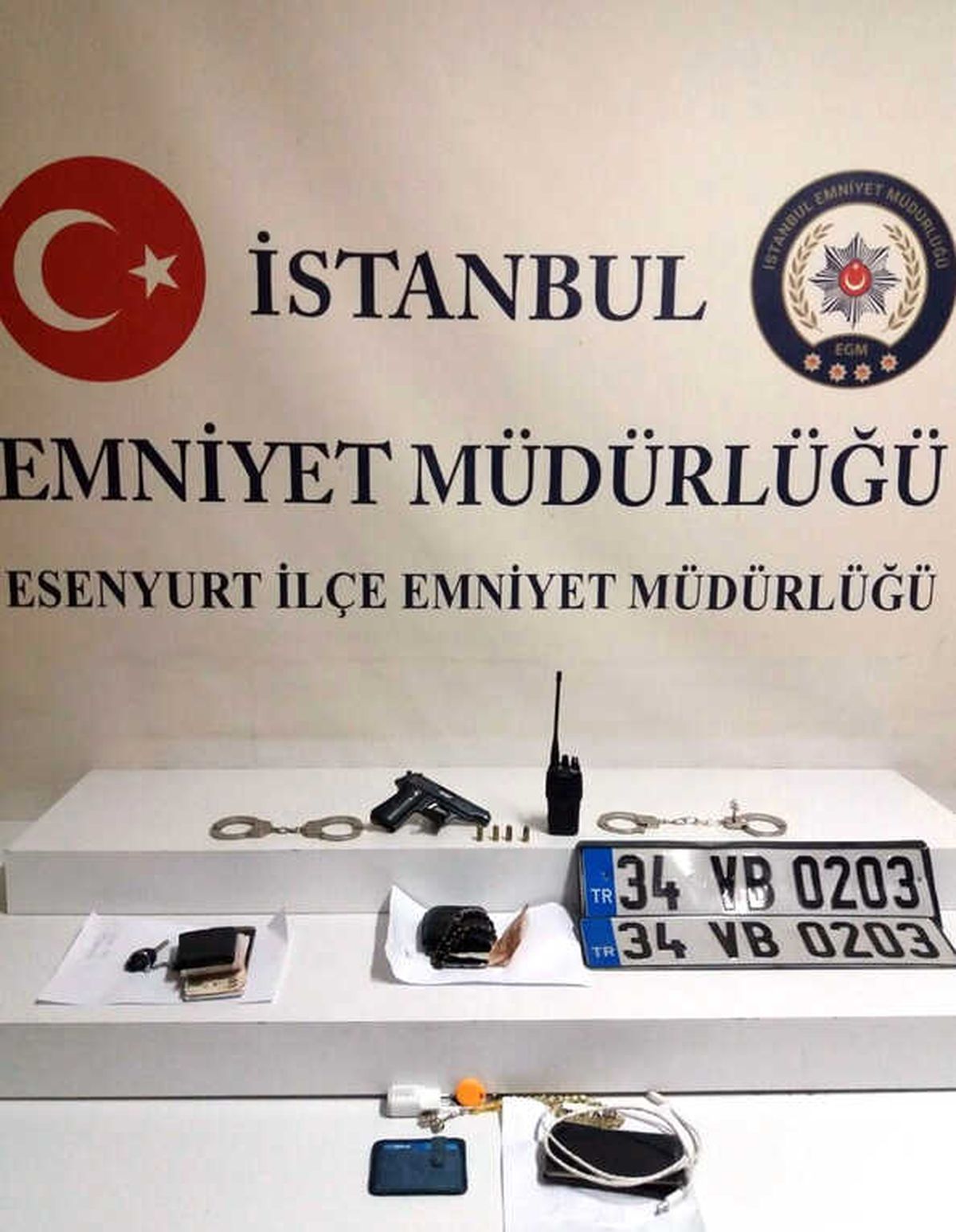 Esenyurt\'ta Kendilerine Polis Süsü Verip Vatandaşı Gasp Eden 3 Şahıs Tutuklandı