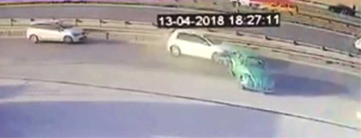 Trafik Magandası Makas Atarken Öndeki Araca Çarptı
