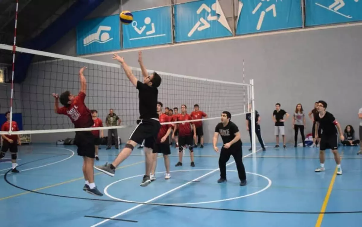 Spor Şenliklerde Cimnastik ve Voleybol Heyecanı