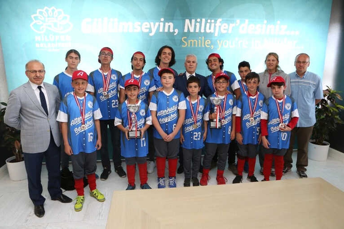Türkiye Şampiyonlarından Bozbey\'e Ziyaret
