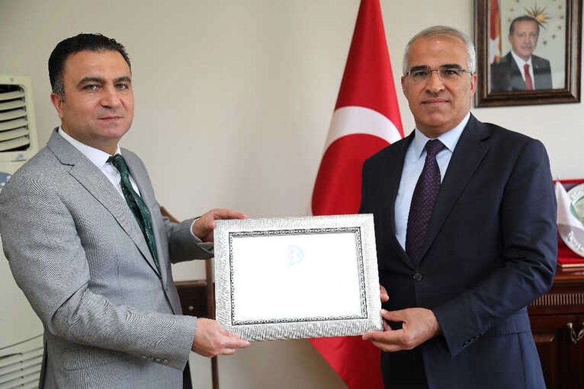 Vergi Borcu Bulunmayan Bingöl Belediyesine Plaket