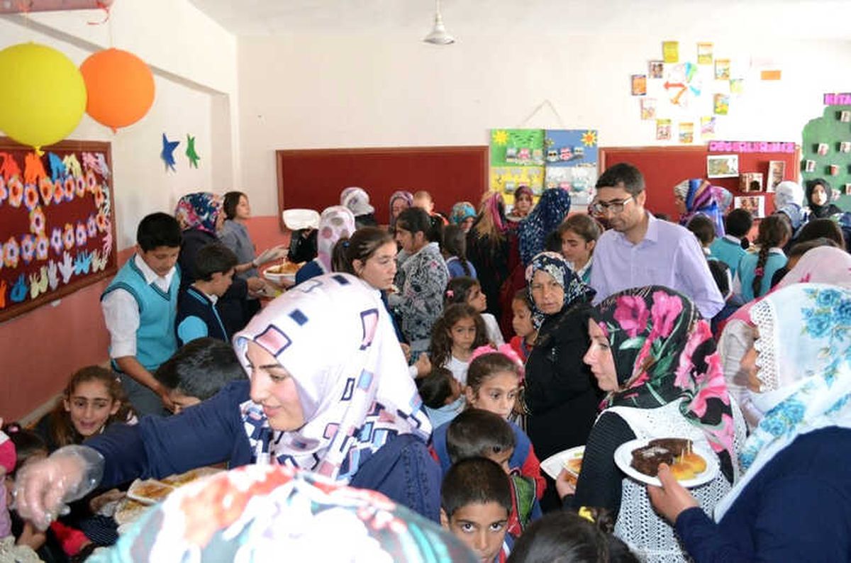 Adilcevaz\'da Okul Yararına Kermes Düzenlendi