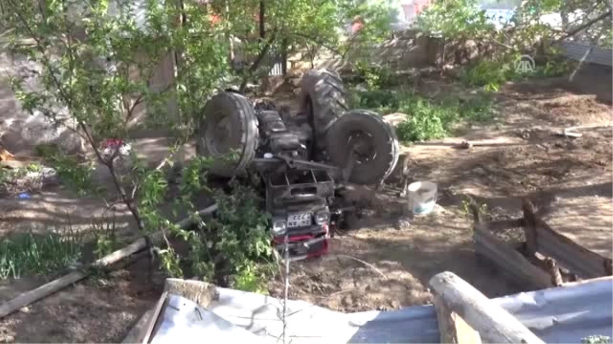 Afgan Sürücünün Kullandığı Traktör Devrildi: 1 Ölü, 1 Yaralı