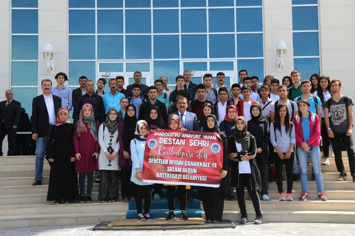 Battalgazi Belediyesi Başarılı Öğrencileri Çanakkale\'ye Gönderdi