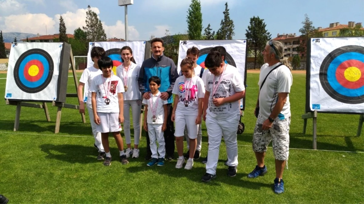 Okçu Öğrenciler 5 Madalyon ile Bodrum\'a Kazandı