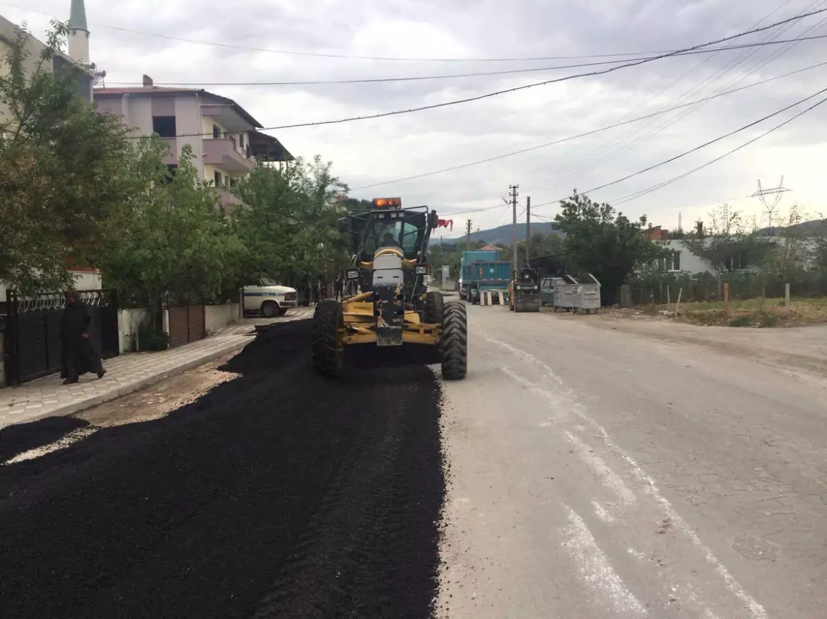 Büyükşehir Yolların Bakım ve Onarımını Sürdürüyor