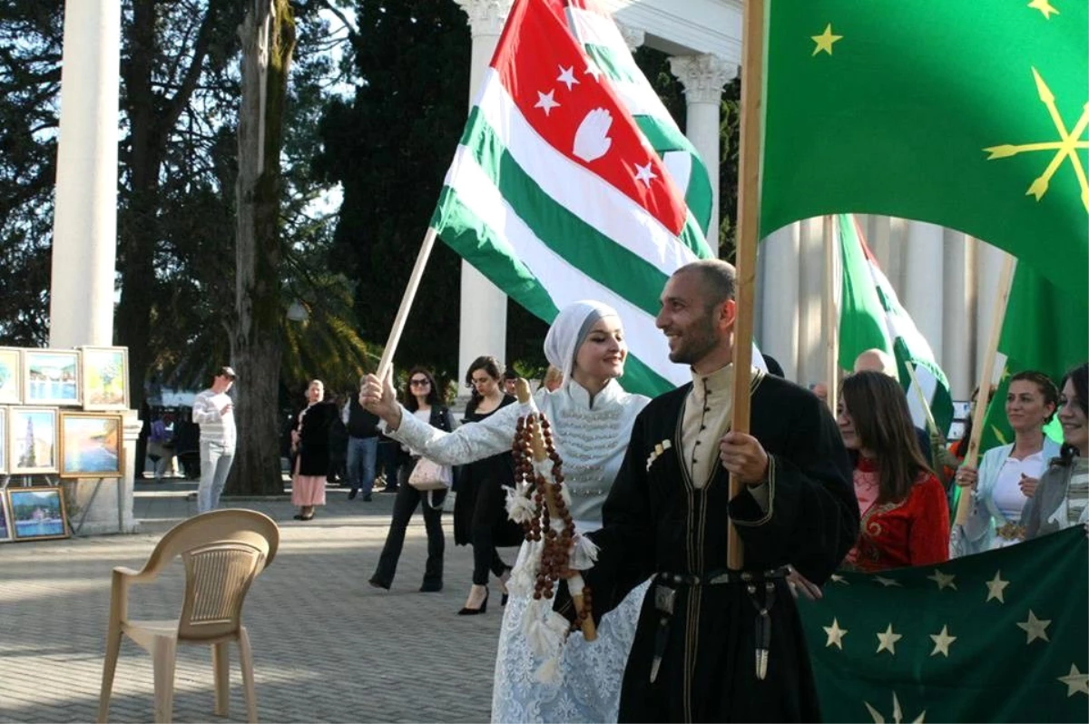Çerkesler Abhazya\'da Kutlama Yaptı