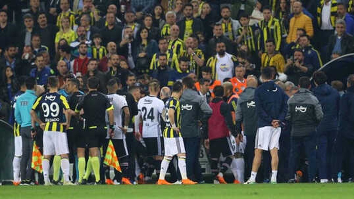 Derbiye Çıkmama Kararı Alan Beşiktaş\'ı Bekleyen Cezalar