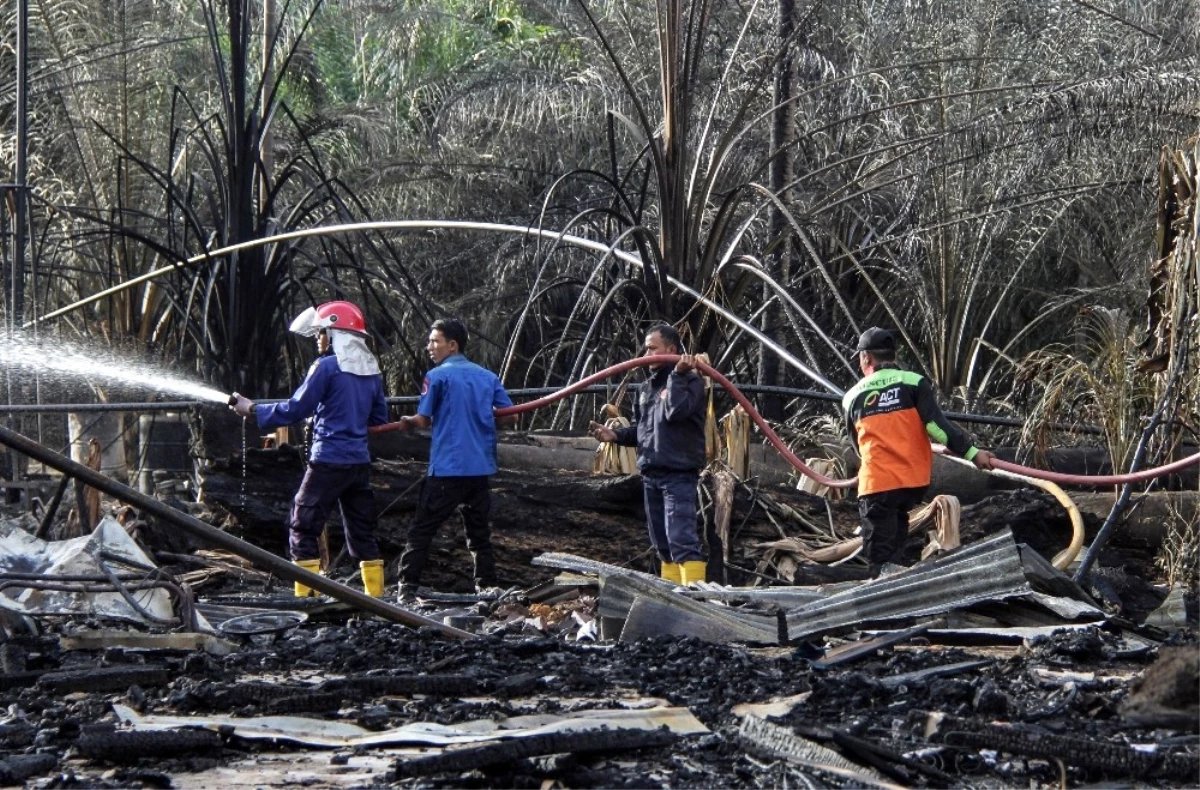 Endonezya\'da Petrol Kuyusunda Yangın: 21 Ölü