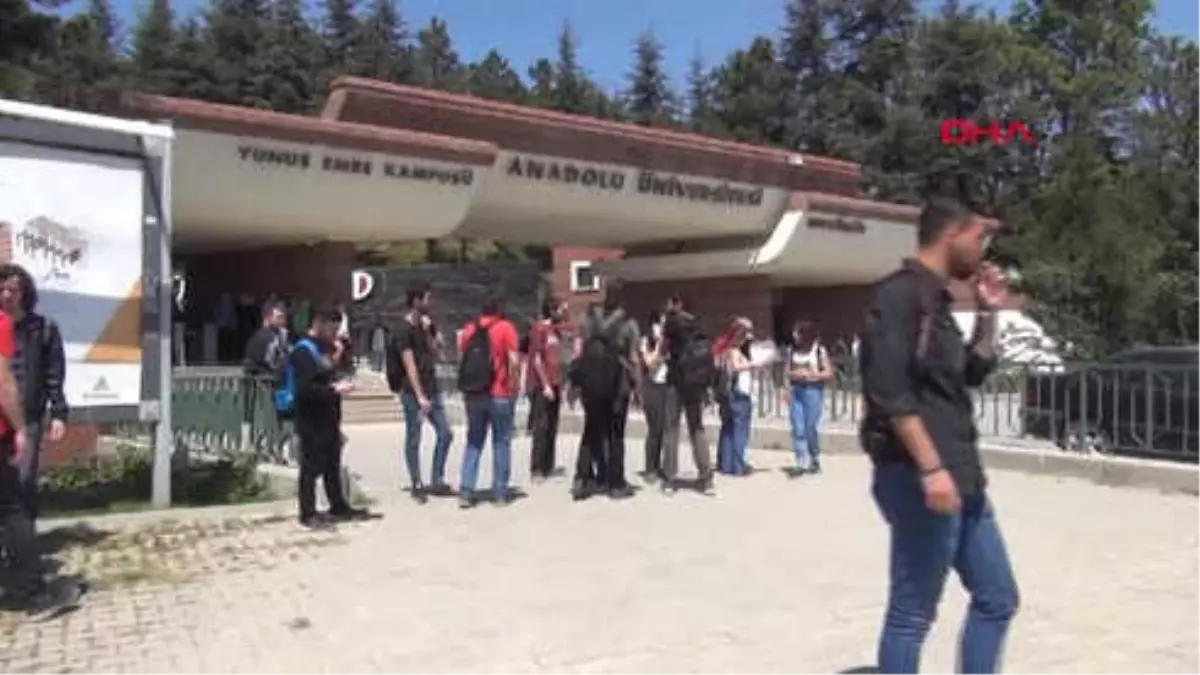 Eskişehir Anadolu Üniversitesi Önünde \'Bölünme\' Protestosu