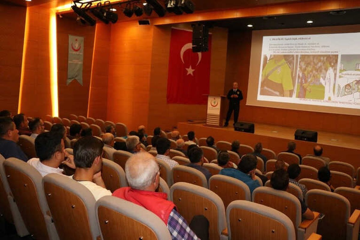 Futboldaki \'9 Kusurlu Hareket\' Başlığı Altında Trafik Eğitimi