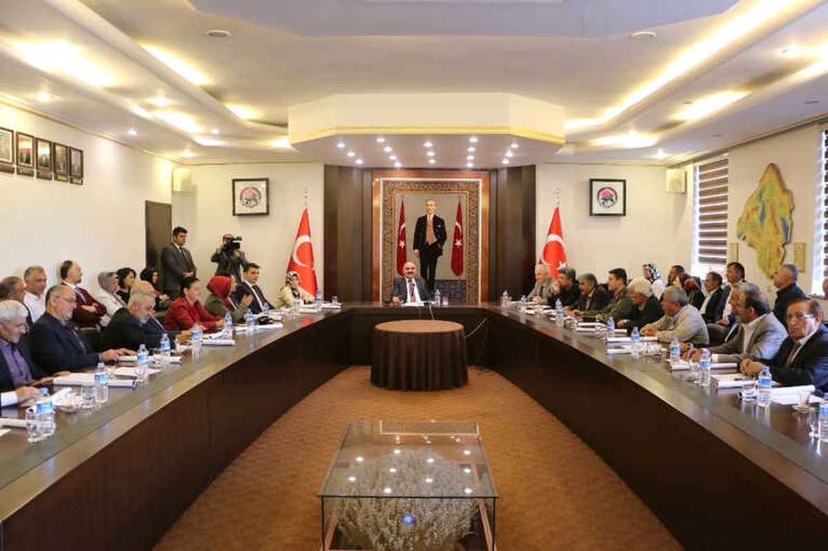 Isparta\'daki Muhtarlar Toplantısında Eğitim Vurgusu