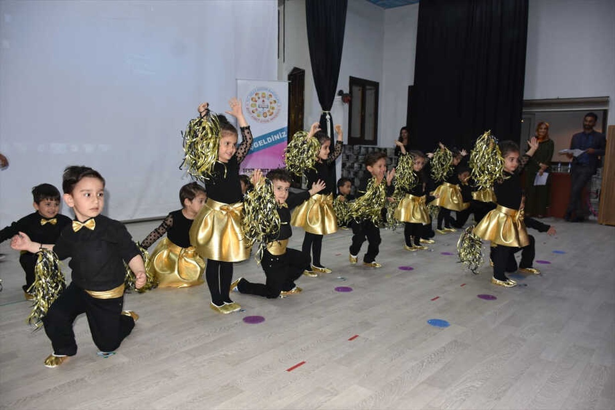 Malatya\'da Anaokulu Öğrencilerinden Yıl Sonu Gösterisi