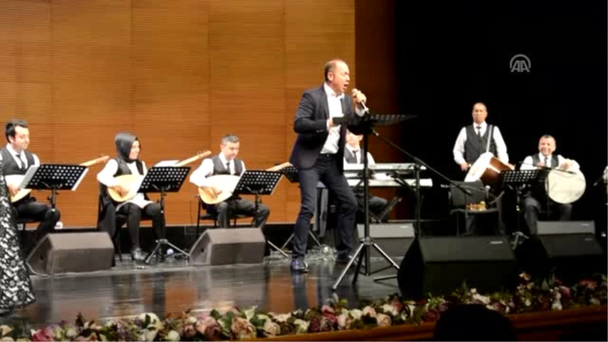 Sümer Ezgü Bursa\'da Konser Verdi