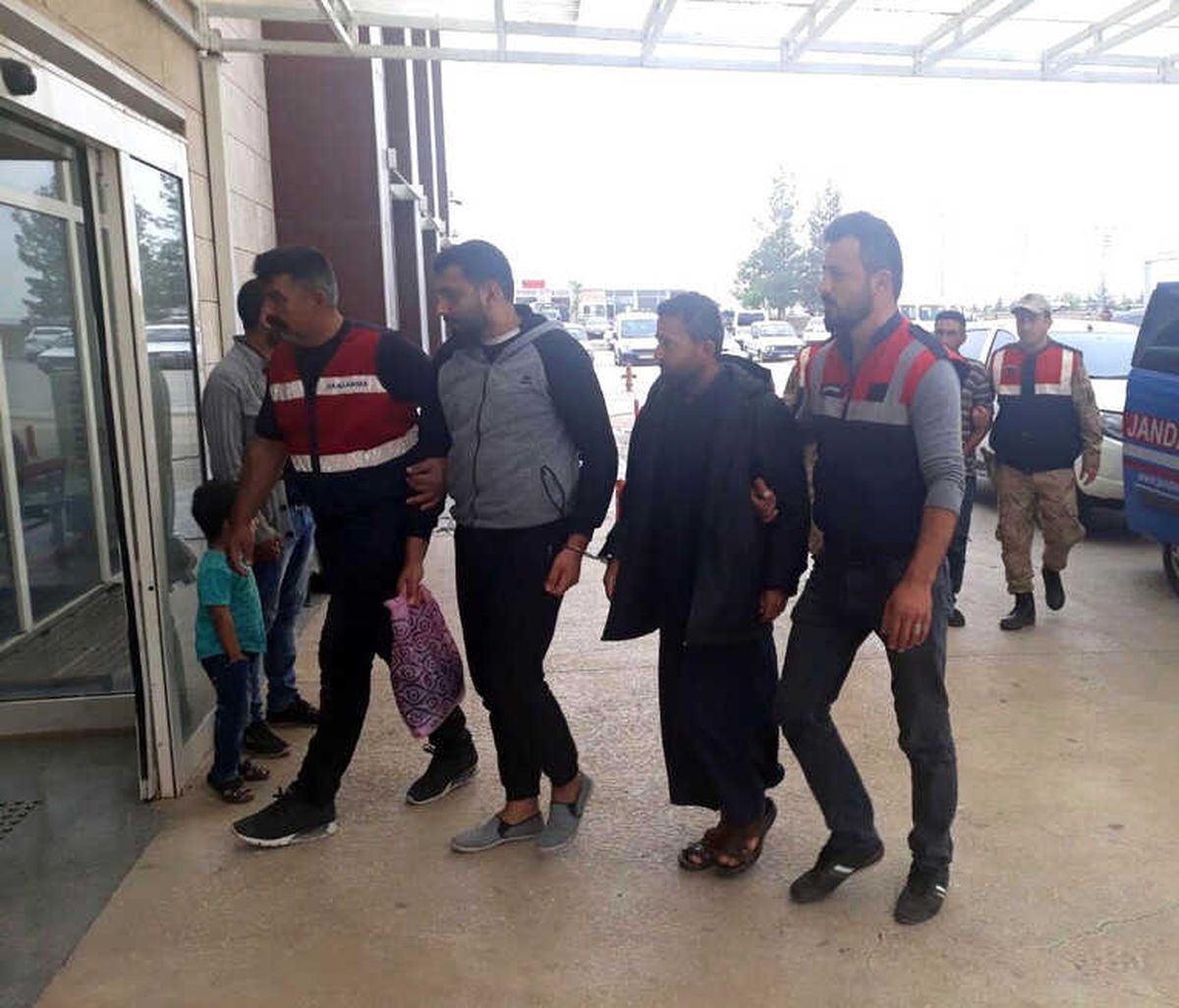 Akçakale\'de Üst Düzey Yöneticinin de Aralarında Bulunduğu 3 Deaş\'lı Yakalandı