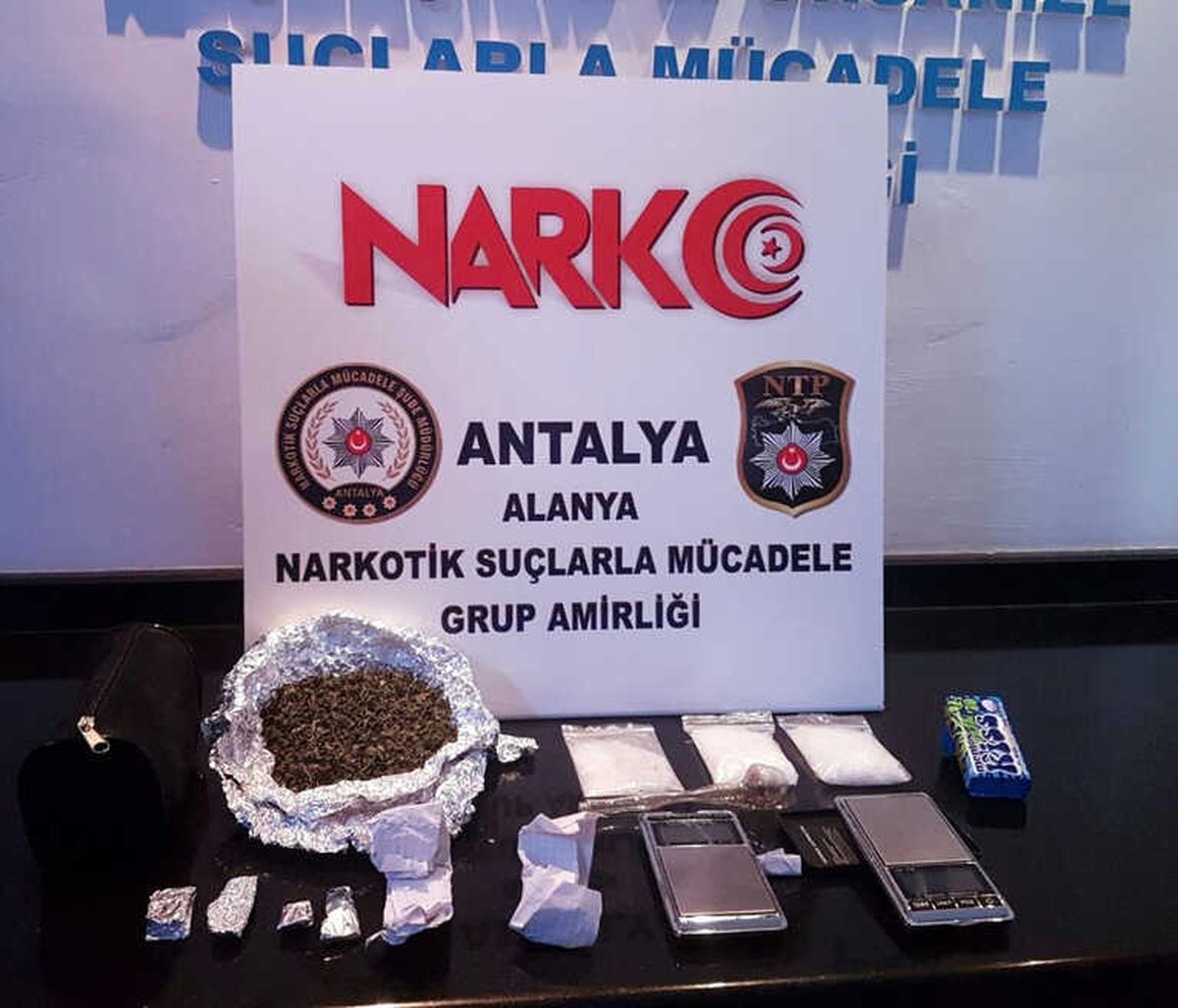 Alanya\'da Uyuşturucu Operasyonu: 8 Gözaltı