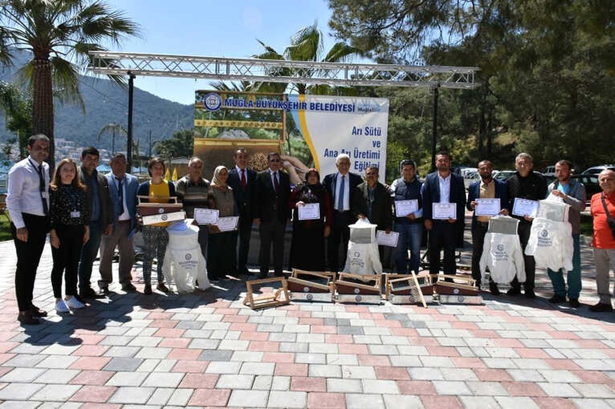 Arıcılar Belgelerini Başkan Gürün\'den Aldı