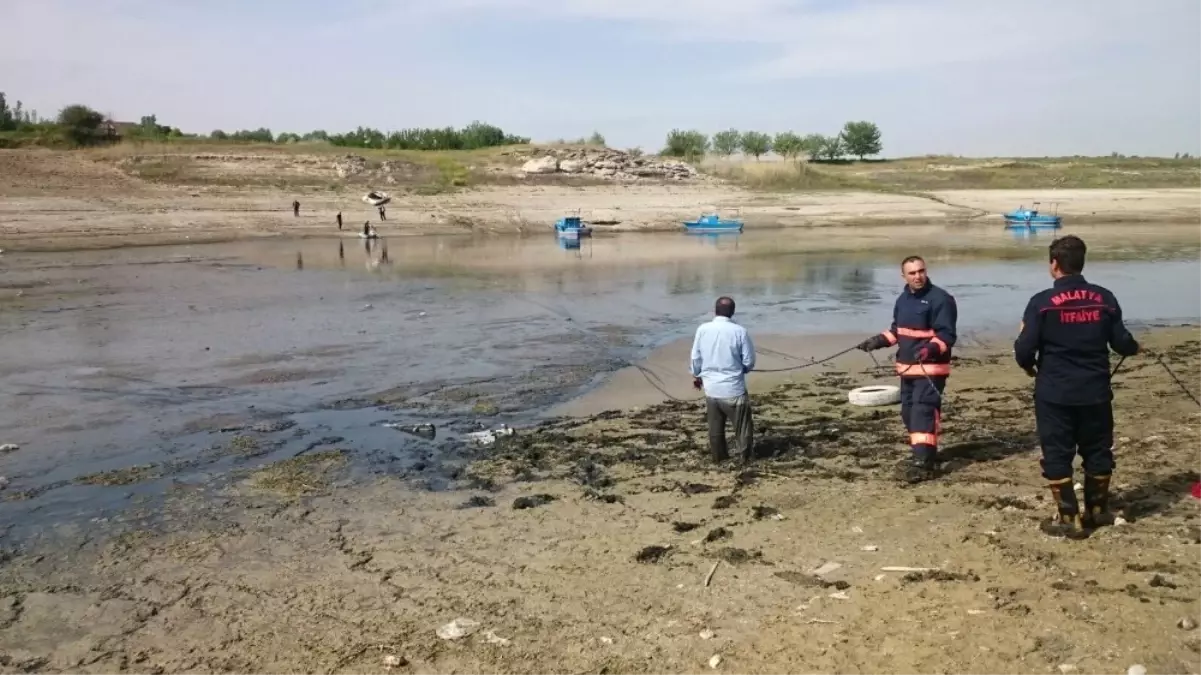 Bataklığa Saplanan Vatandaşı İtfaiye Kurtardı