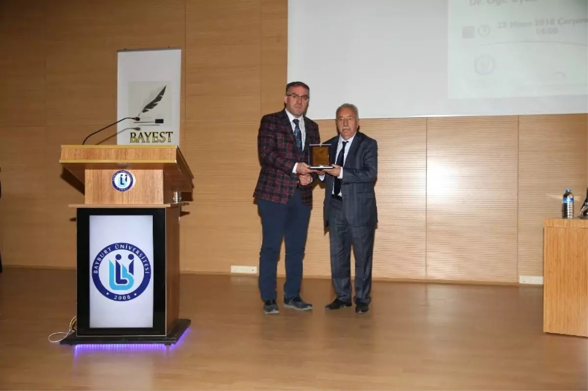 Bayburt Üniversitesi\'nde Yahya Akengin\'in 50 Yıllık Sanat Hayatı Anlatıldı