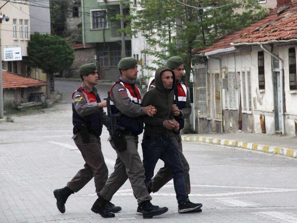 Emet\'te Kablo Hırsızları Tutuklandı