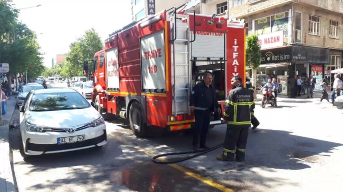 Metruk Haldeki Evde Çöp Yangını Paniğe Neden Oldu