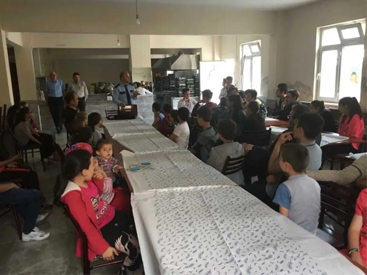 Öğrencilere Sosyal Medya Kullanımı ve Zararları Anlatıldı