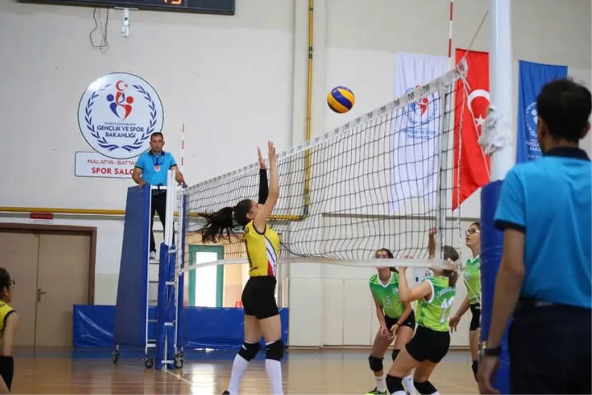 Okullararası Yıldız Kız-Erkek Voleybol Yarı Final Şampiyonası