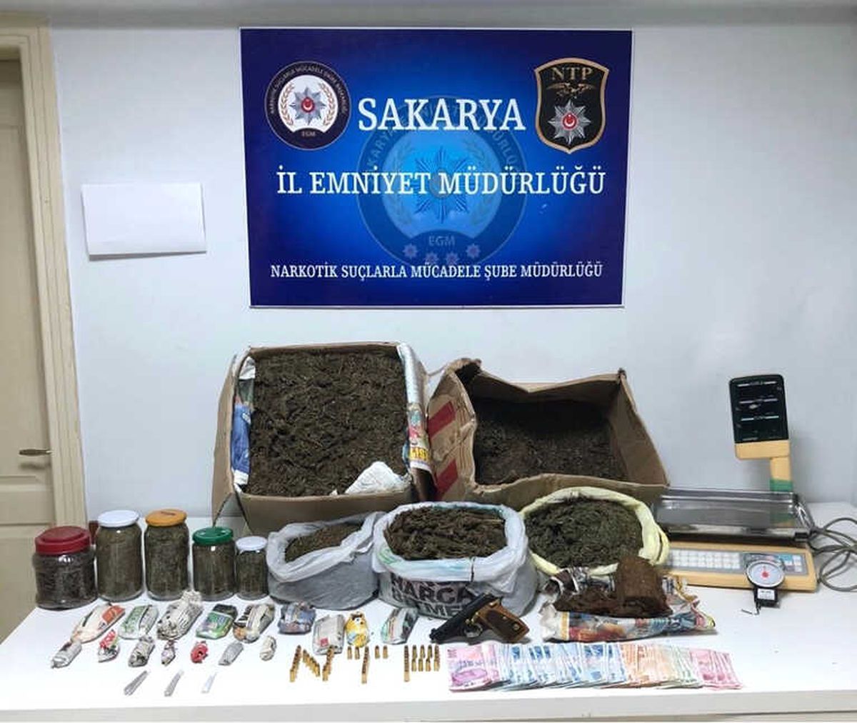 77 Yaşında 16 Kilogram Esrarla Yakalandı
