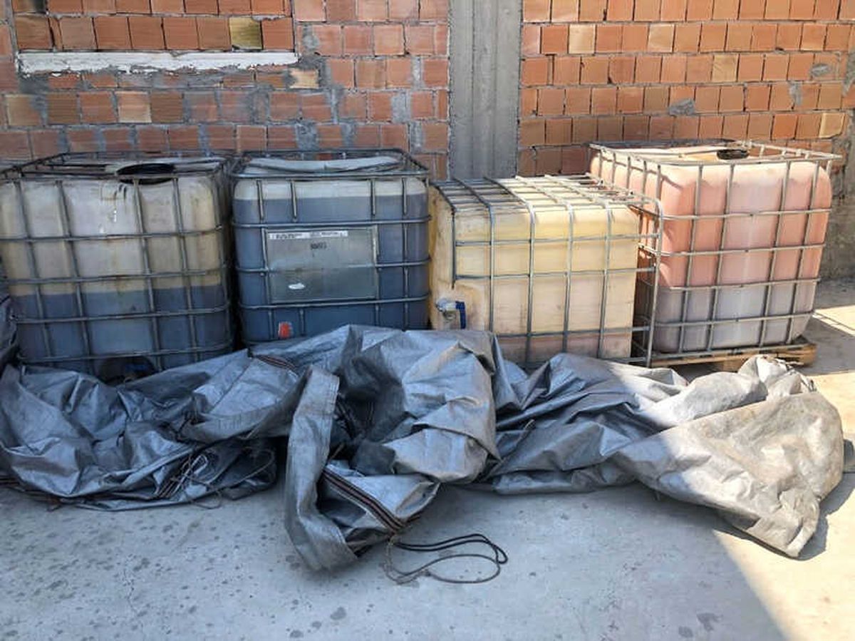 Adana\'da Kaçak Akaryakıt Operasyonu... 2 Bin 400 Litre Kaçak Akaryakıt Ele Geçirildi