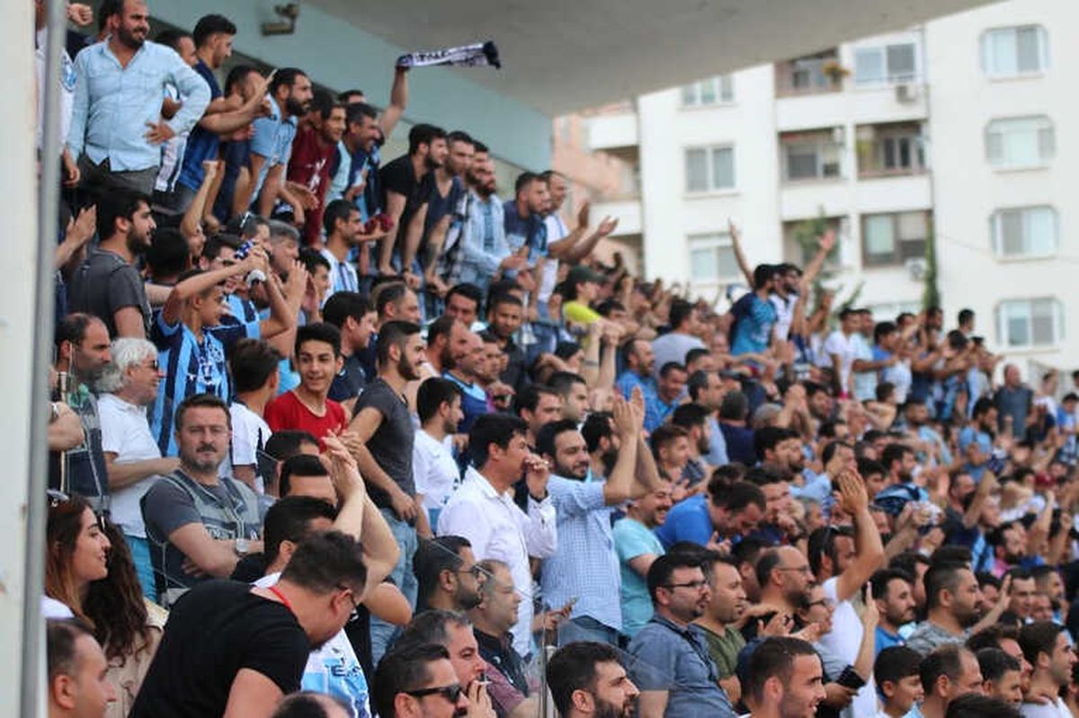 Adana Demirspor\'da Ligde Kalmanın Sevinci Yaşandı
